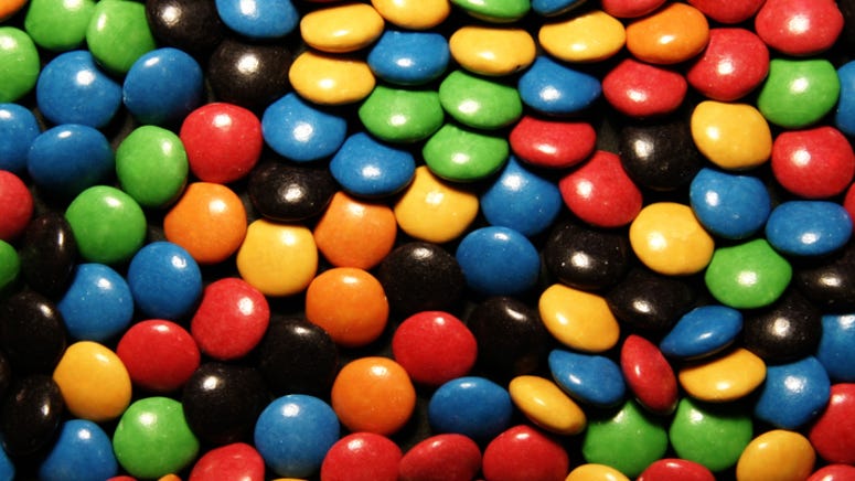 Man breaks world record by stacking 5 M&M’s on top of each other