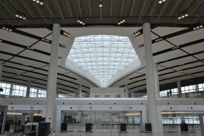 Airport security lines back up when man strips to boxers at MSY