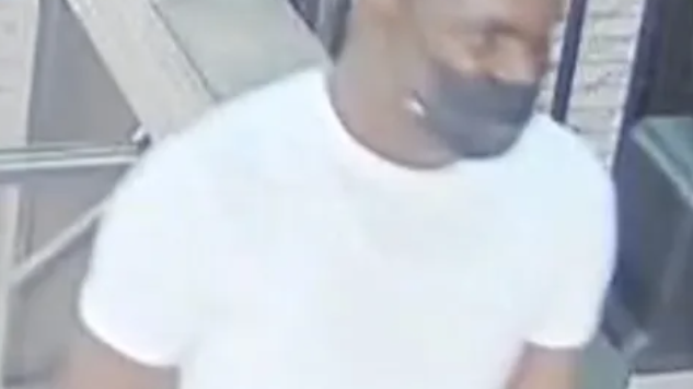 PHOTO: Gunman who repeatedly shot at man on Queens street sought by police