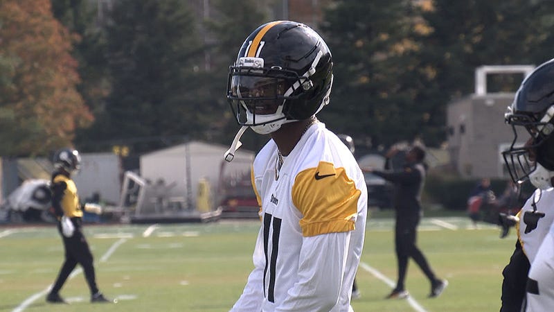 Marquez Valdes-Scantling at practice