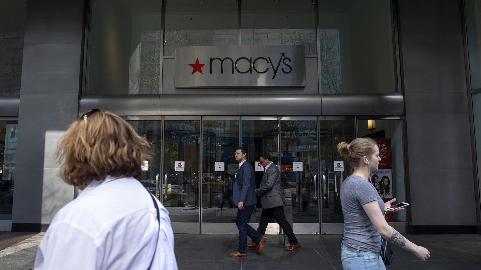 Macy's closing Water Tower Place location
