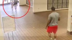 VIDEO: 2 arrested in Hancock Park robbery, suspect seen following victim in post office