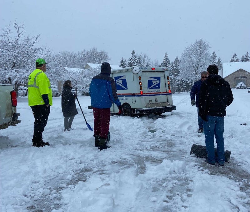 Farmington Hills neighbors helping mail truck driver stuck in the snow