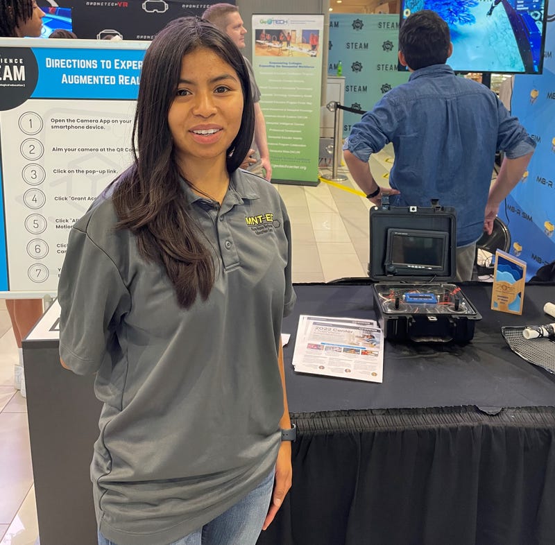 19-year-old Mariana Aldama, is pursuing a degree in Electronic Engineering.