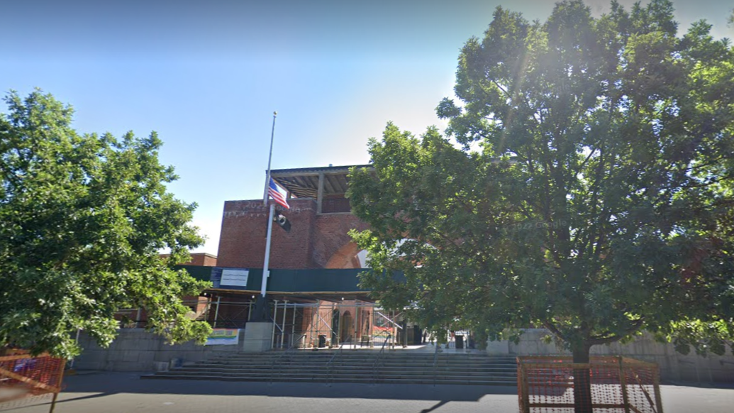 Good Samaritan saves 5-year-old boy who nearly drowned at Brooklyn park pool
