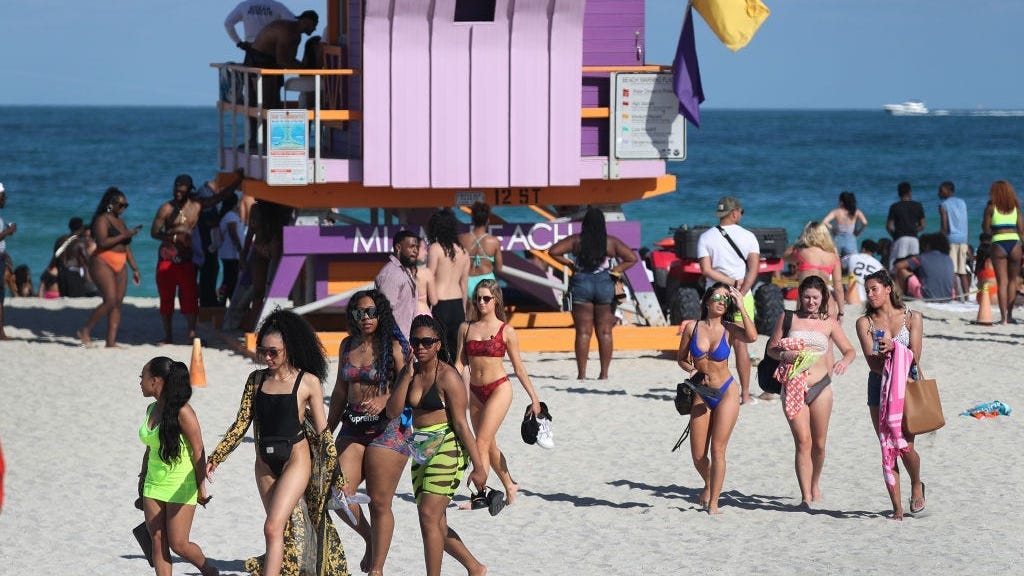'If I Get Corona, I Get Corona': Spring Breakers React to Shutdown in Miami