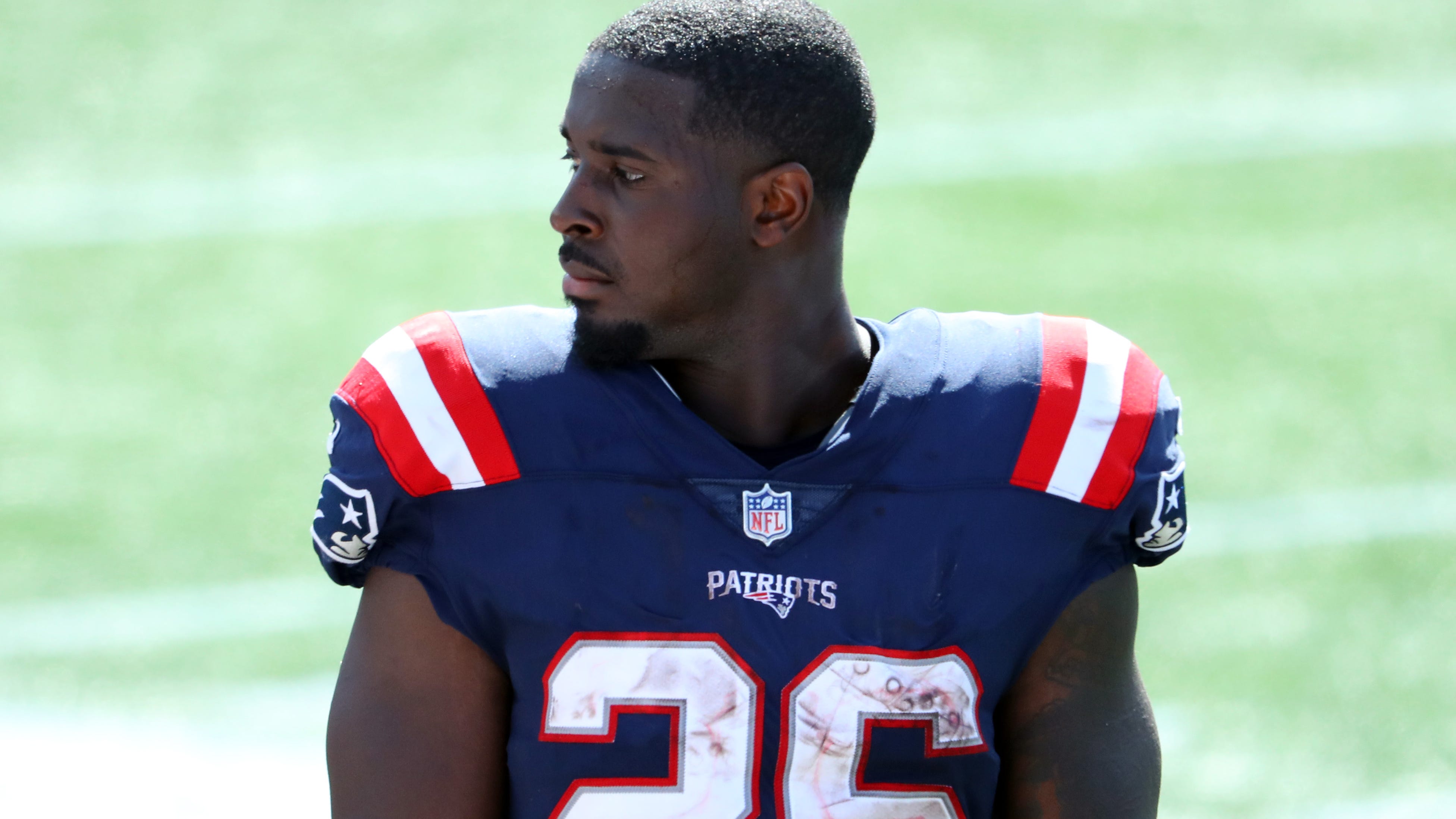 Patriots trade running back Sony Michel to Rams