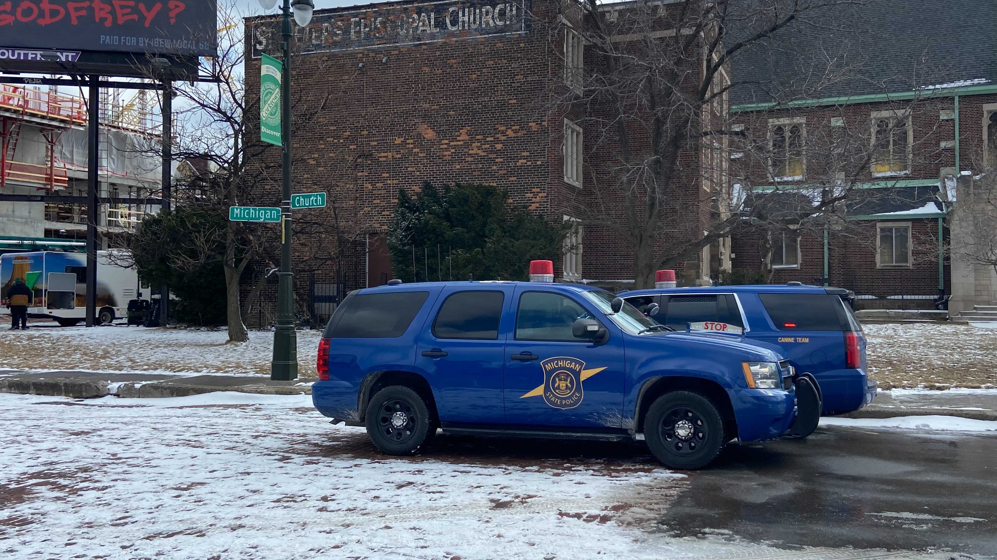 20-year-old arrested after fleeing traffic stop, crashing in Detroit