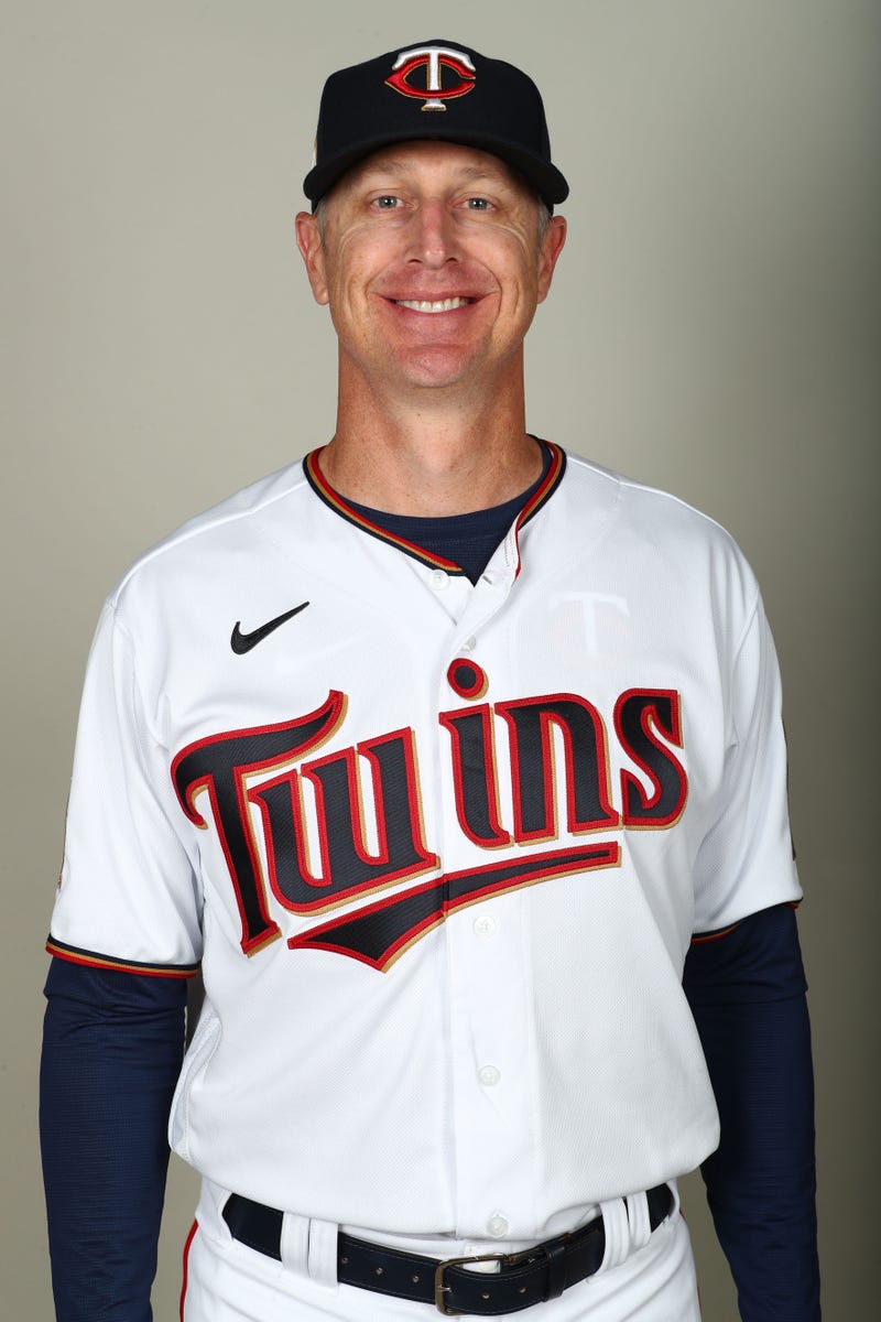 Twins bench coach Mike Bell dies at 46