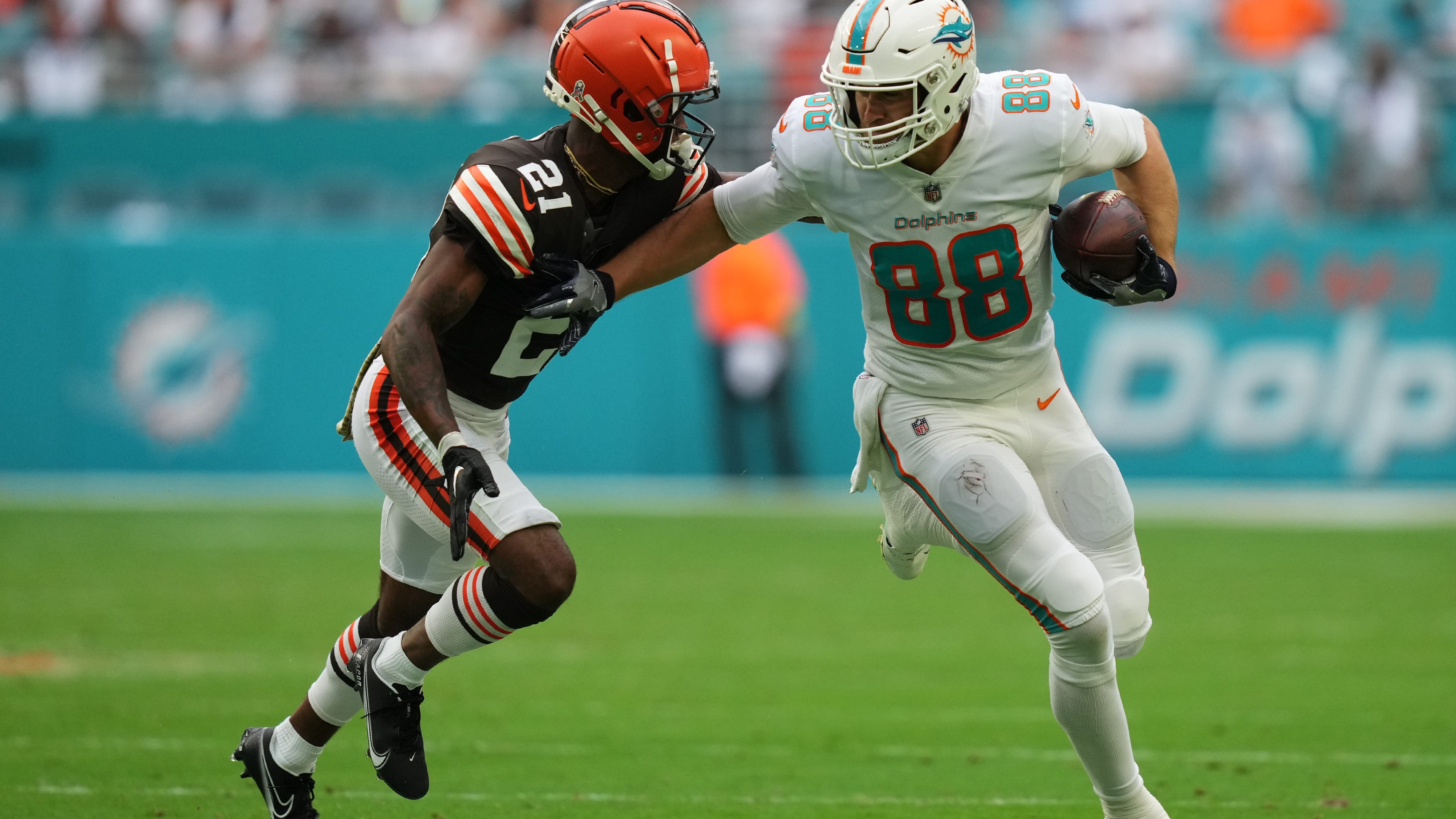 Sunday 7: Mike Gesicki one of many 'clean slate' Patriots’ offensive newcomers