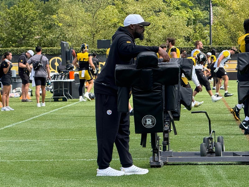 Mike Tomlin at practice