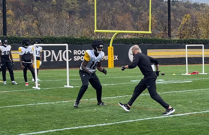 Mike Williams at practice