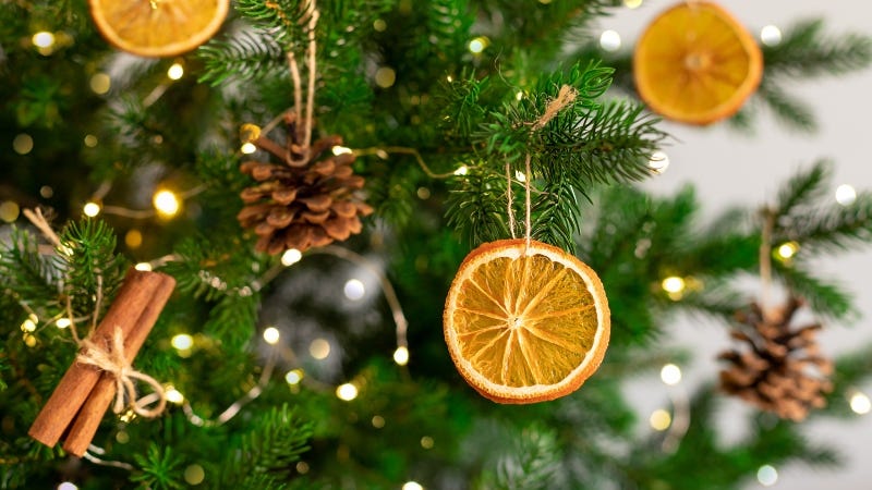 Decorate to celebrate a Zero Waste holiday season!