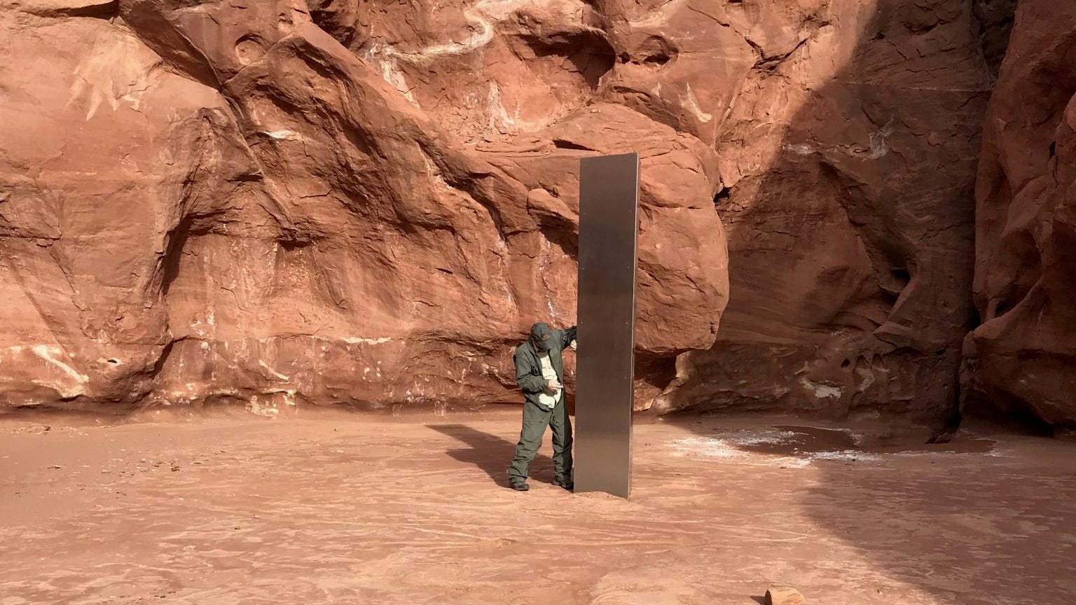 VIDEO: Mysterious monolith found in remote Utah desert