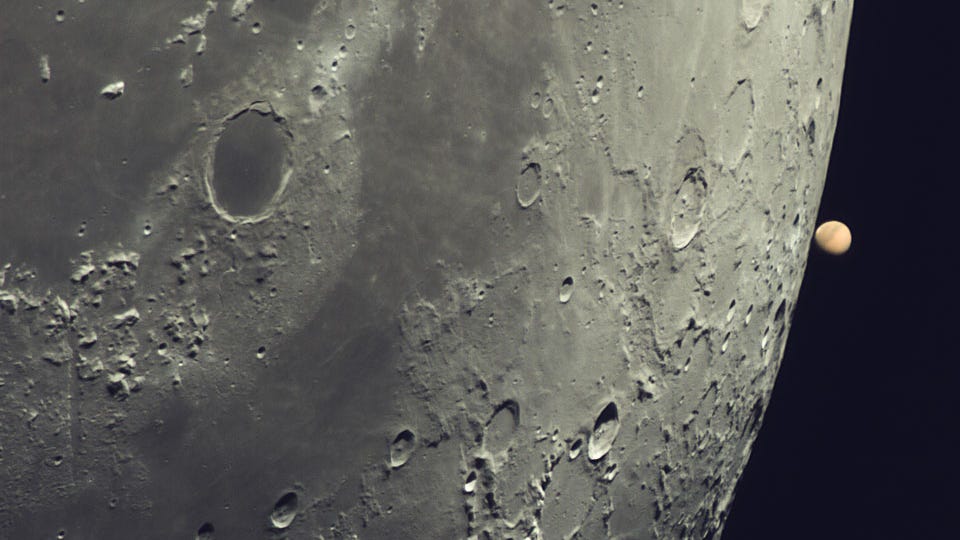 How to view Mars when it appears next to the moon tonight, according to Adler expert