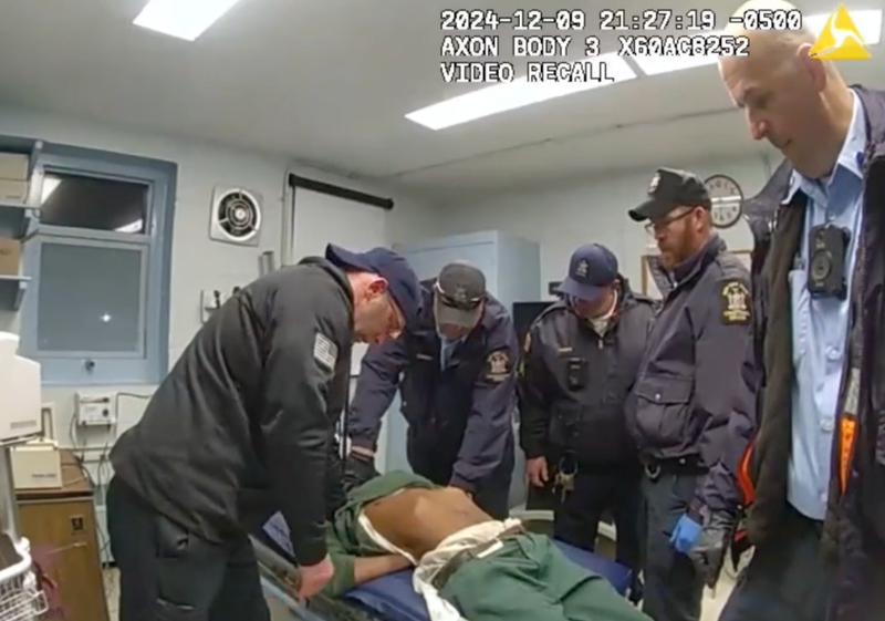 New York correction officers pummeled handcuffed prisoner before death, footage shows
