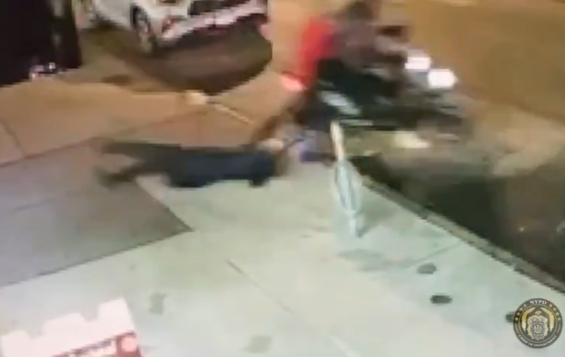 A victim dragged druing a phone snatching incident in Manhattan in 2023.