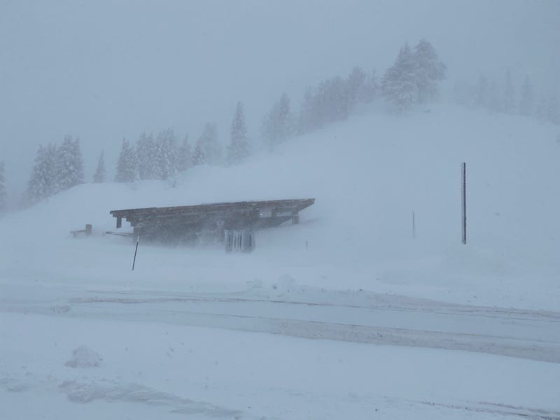 Snow pummels a northern Nevada highway