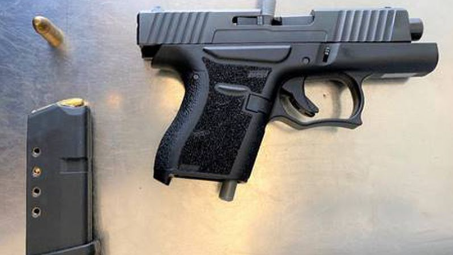 PHOTO: TSA finds loaded gun in man's carry-on at Newark Airport