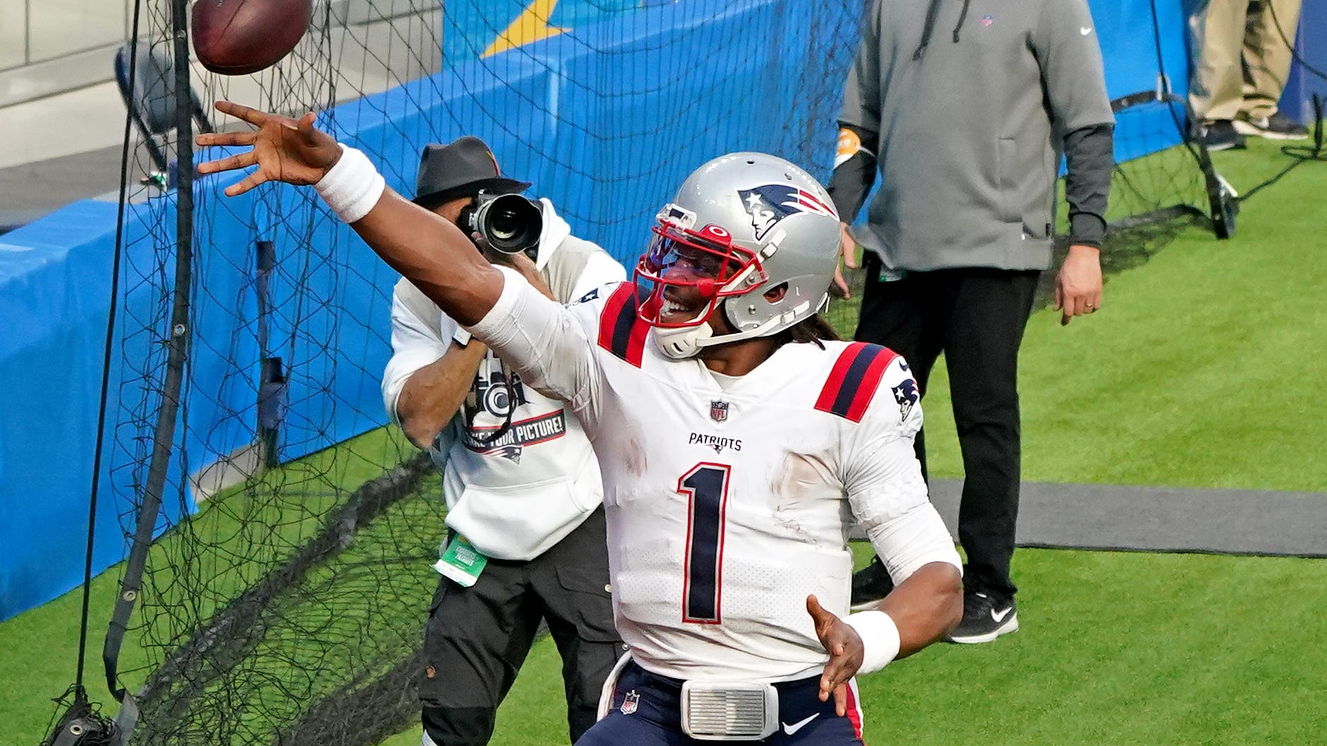 10 quick thoughts from Patriots' demolition of Chargers