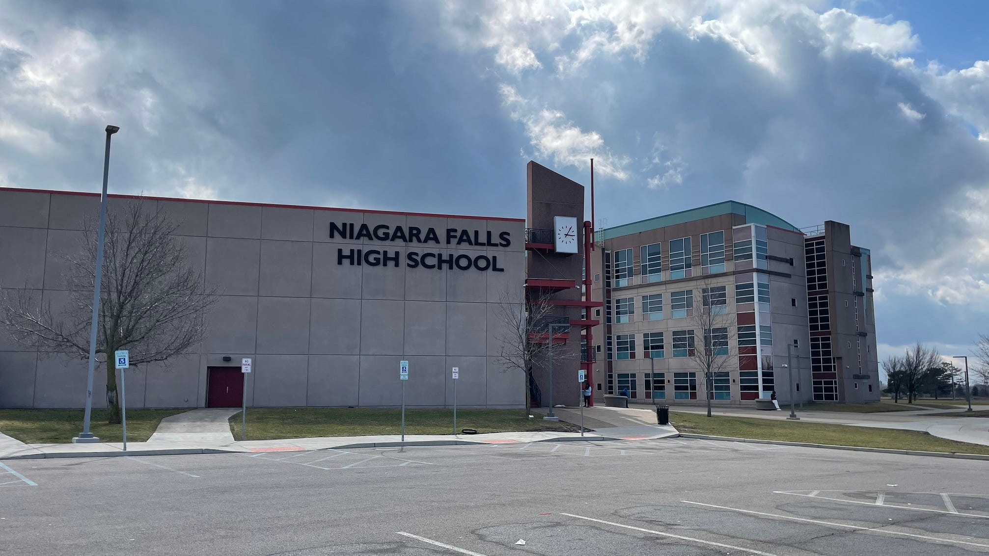 Niagara Falls Superintendent hoping cell phones in school policy is left to districts