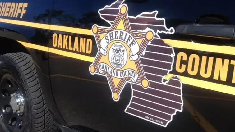 Suspect shoots man at Oxford Twp. apartment complex, tells police victim sent threatening text message, despite not knowing him