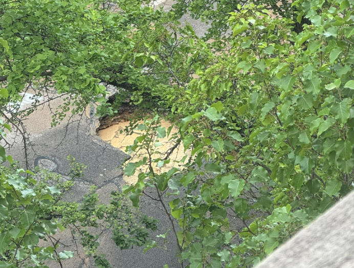 Sinkhole on South Bellefield Avenue in Oakland