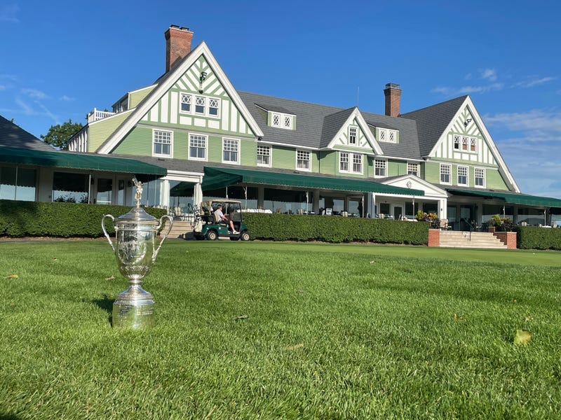 Oakmont Country Club clubhouse