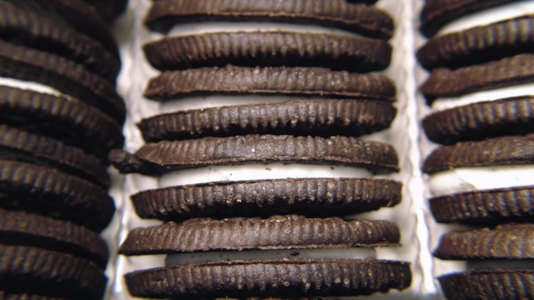 New food trend has people dunking Oreos into salsa