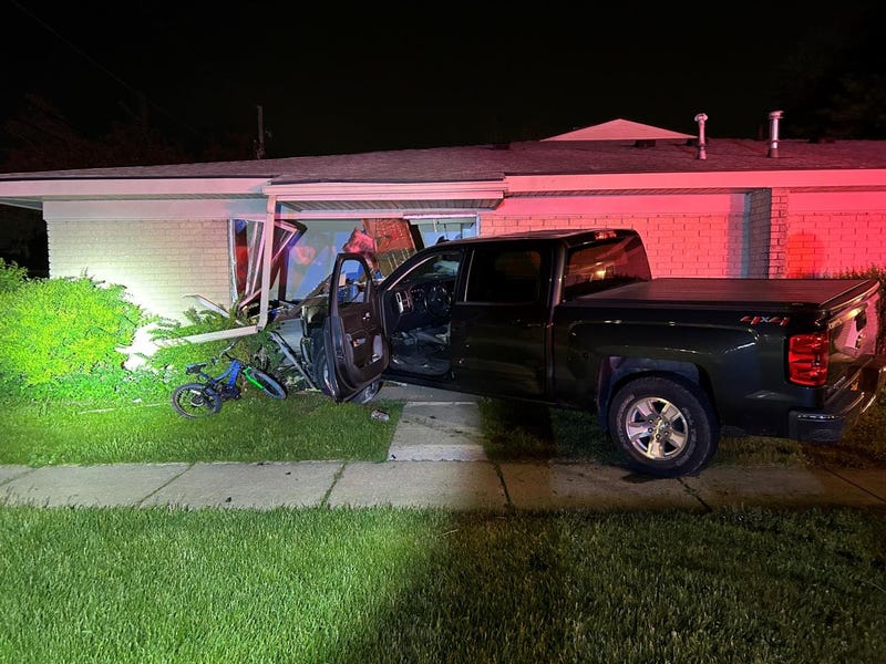 Truck that crashed into Pontiac apartment