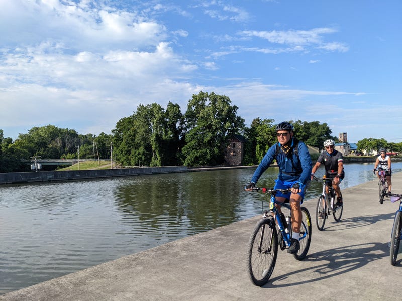 Cycle the Erie Canal tour