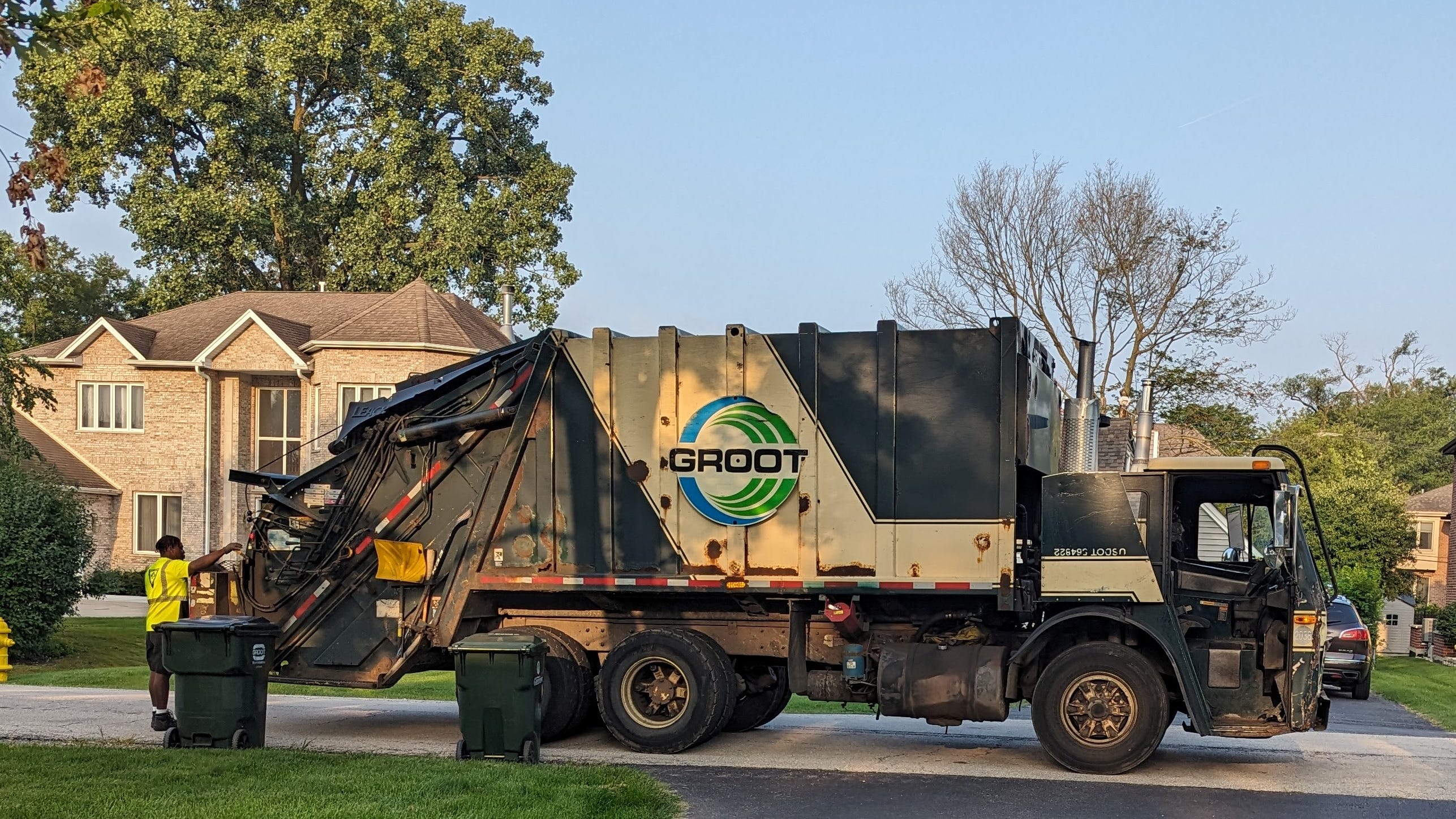 Trash to be picked up early in many Chicago suburbs to beat the heat
