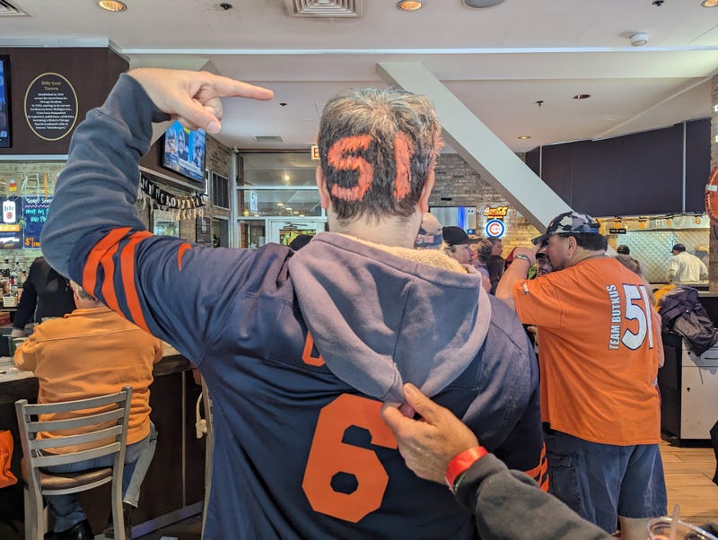 Chicago Bears fan honors Dick Butkus