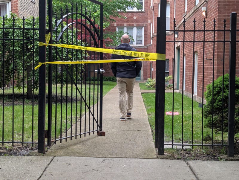 Agents search Albany Park apartment of shooting suspect