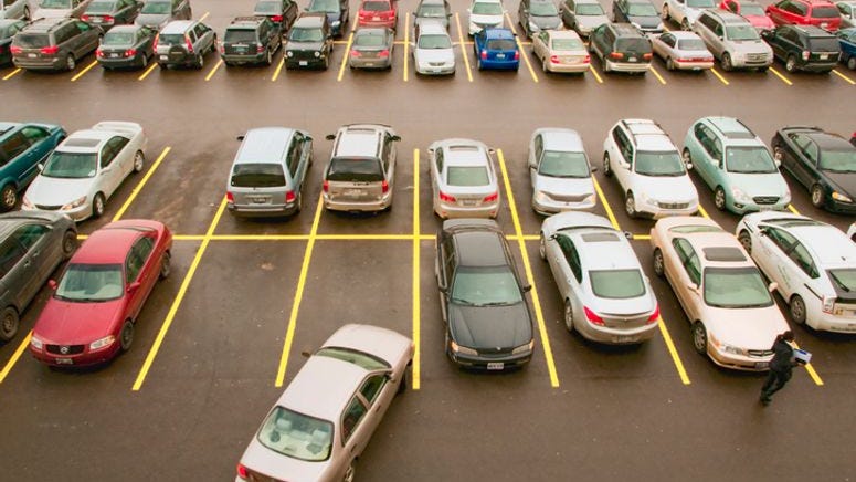 Driver shares parking hack to avoid door dings in crowded lot