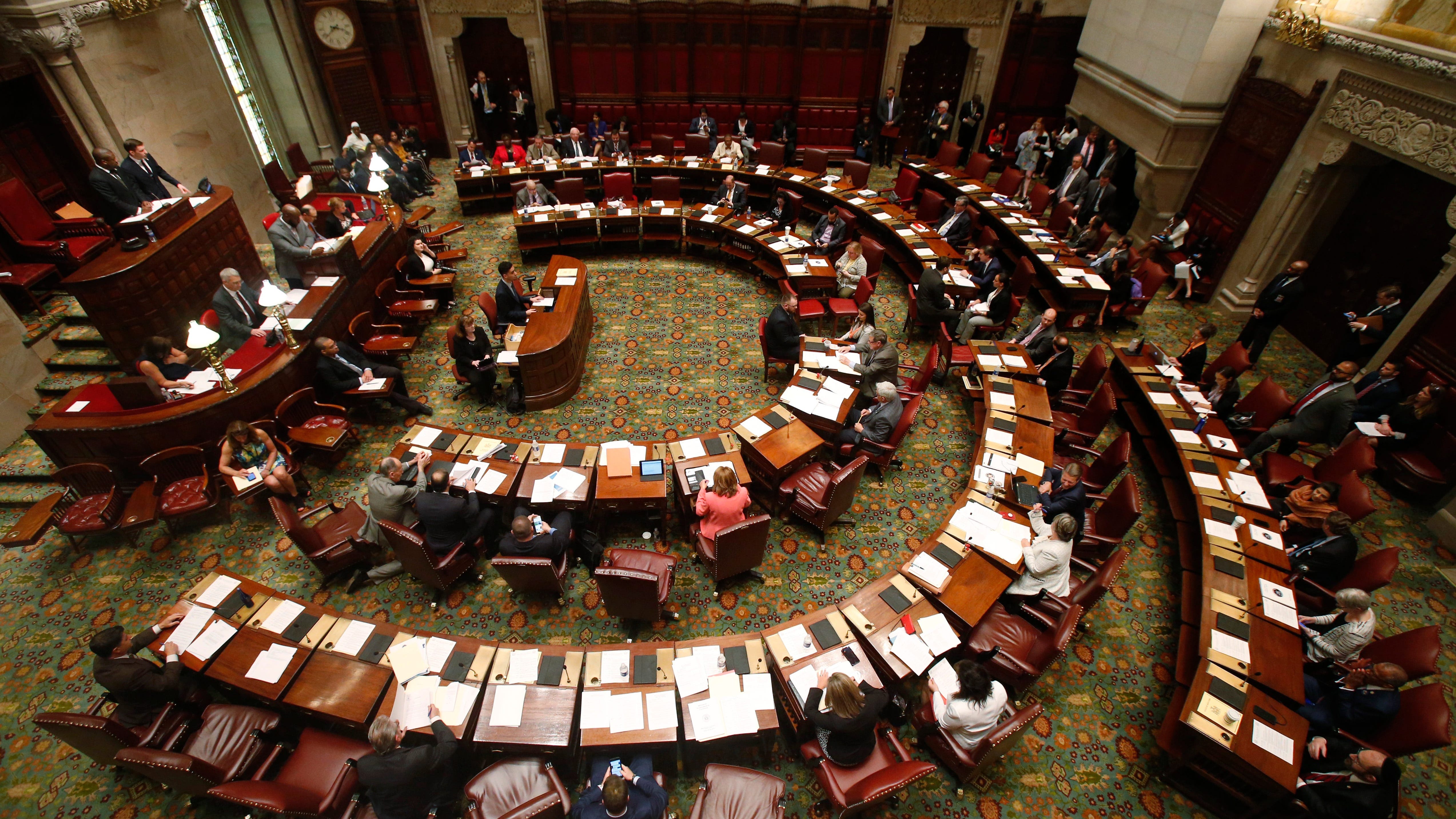 NY lawmakers, Cuomo face looming Thursday deadline to pass budget