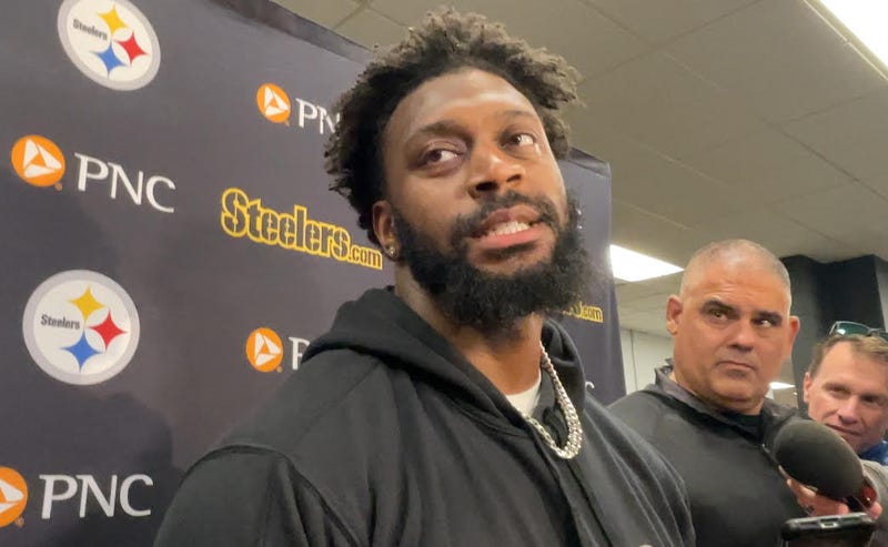 Patrick Queen talks in locker room