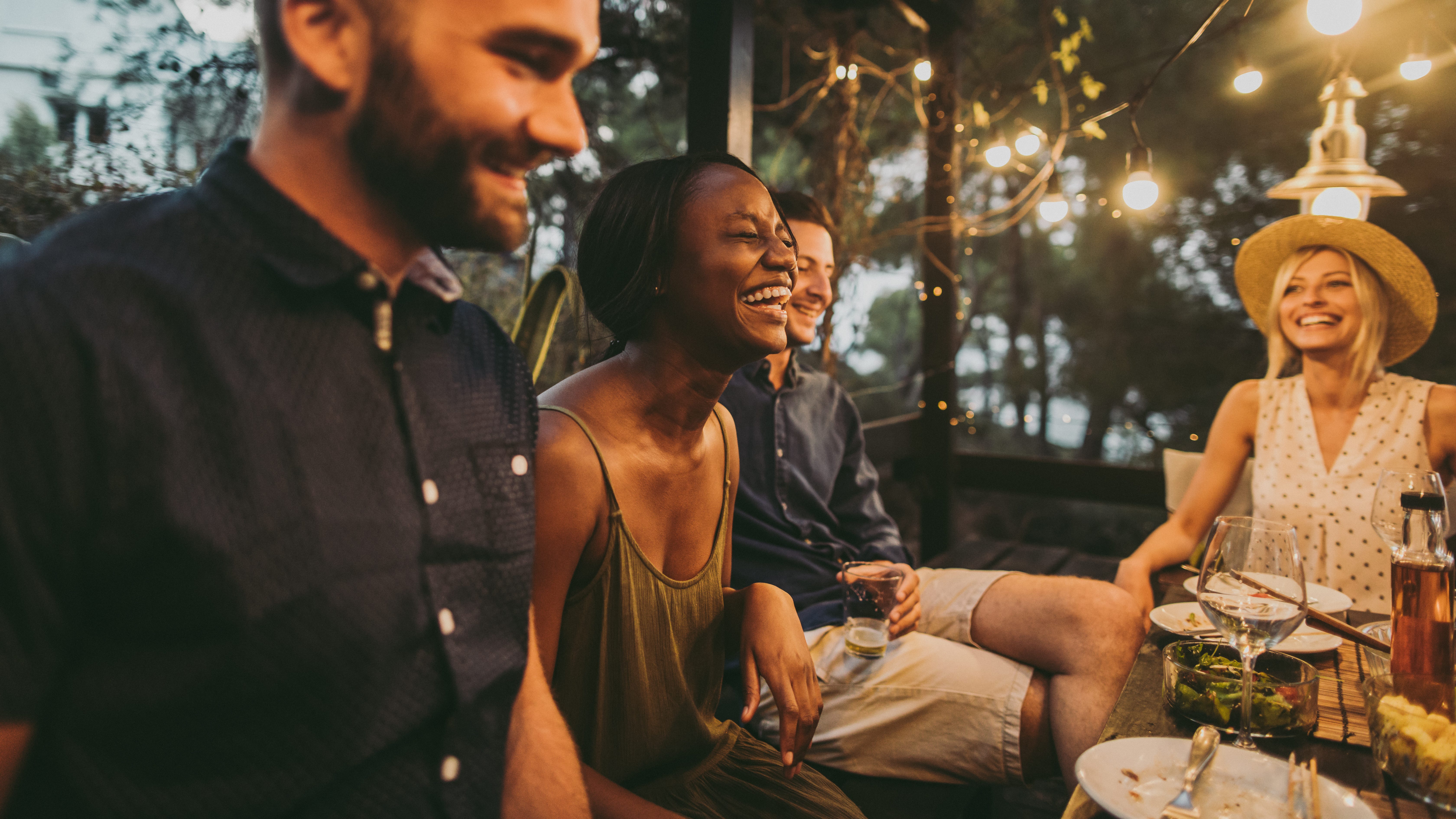 6 Tips for Hosting the Perfect Summer Get-Together | Bee Well
