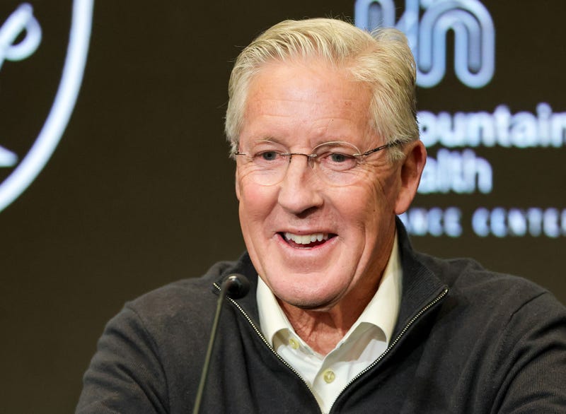 New Raiders' coach Pete Carroll meets with the media
