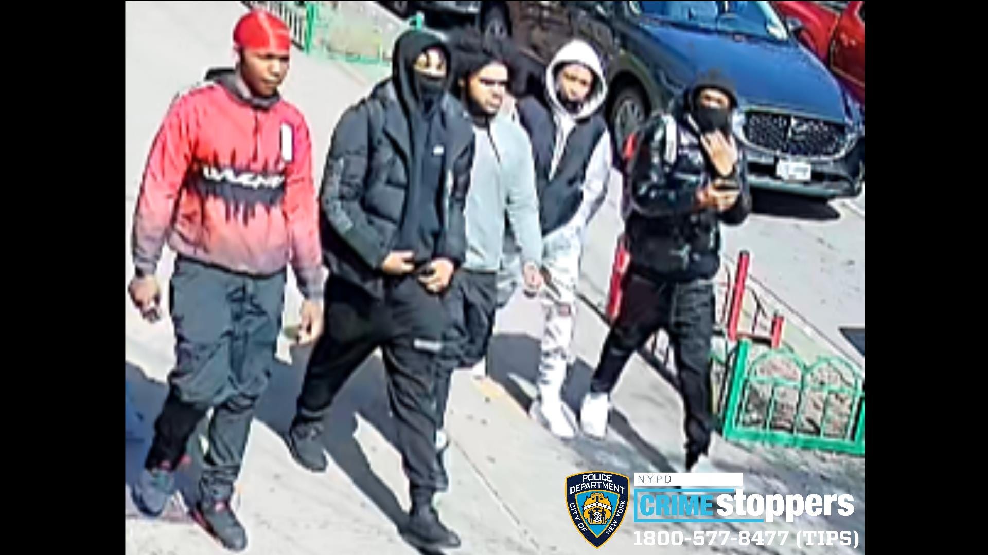 Boy walking on Staten Island street is robbed by group