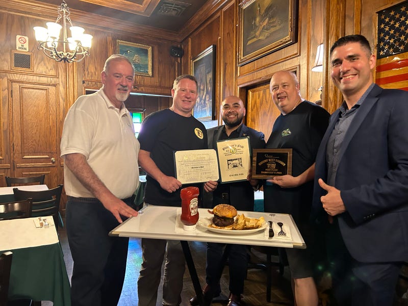 Queens Chamber of Commerce President Thomas J. Grech (left) and Assemblymember Steven Raga (center) were on hand for the award presentation at Donovan's