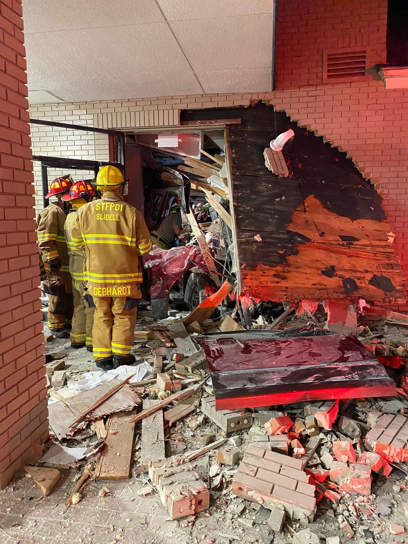 Pickup driver dies after slamming into credit union building