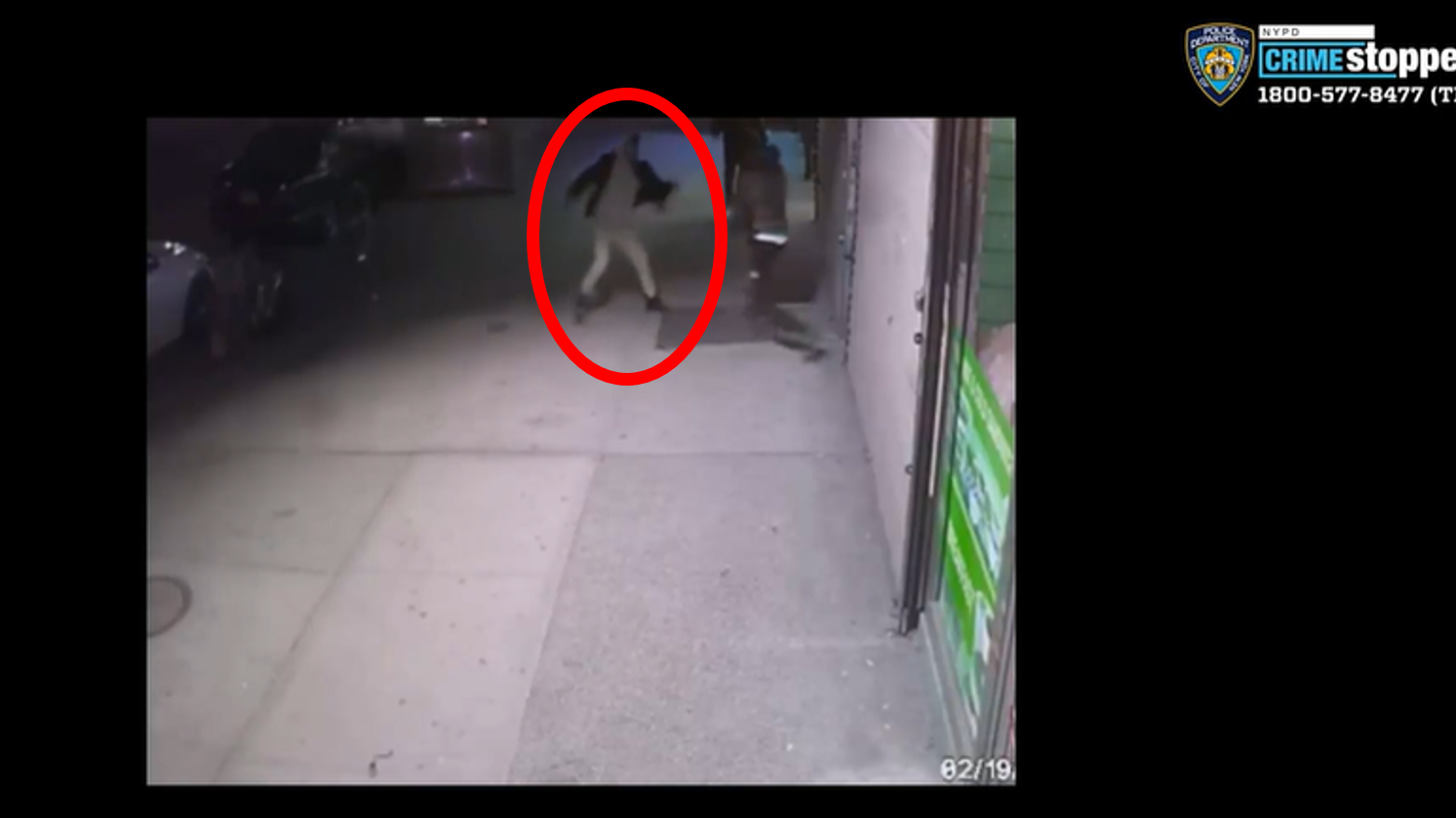 VIDEO: Un hombre de 31 años es apuñalado repetidamente durante una disputa en una calle de Harlem