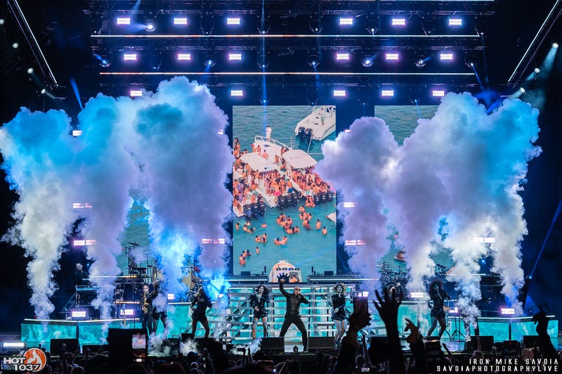 Pitbull w/ Iggy Azalea @ White River Amphitheatre, 9.28.2021