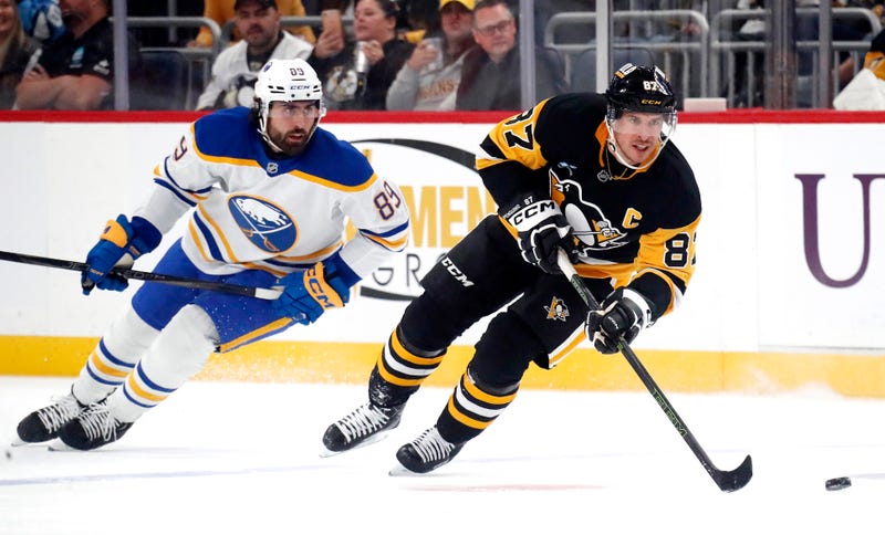 Alex Tuch, Sidney Crosby