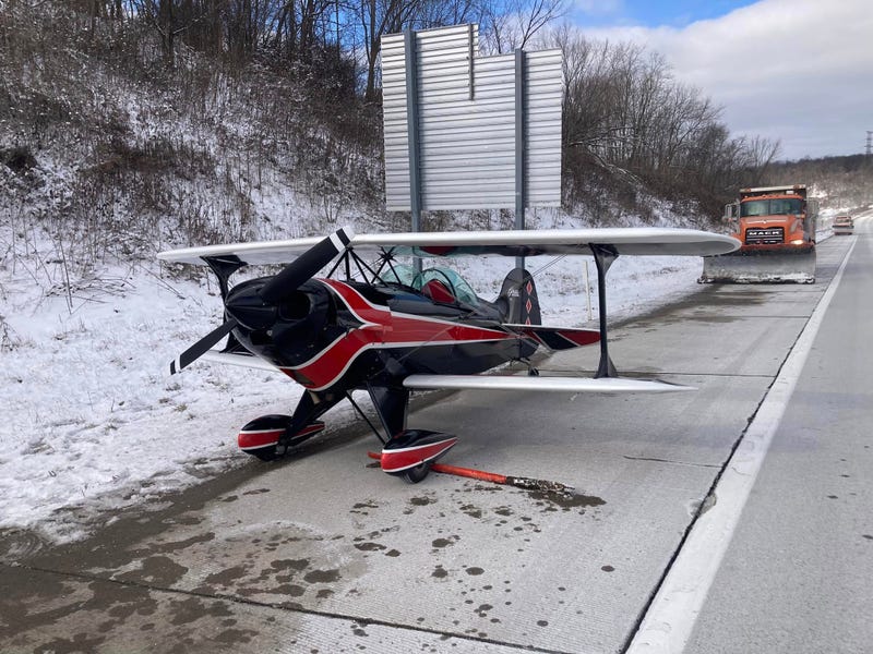 Plane lands on Toll I-376