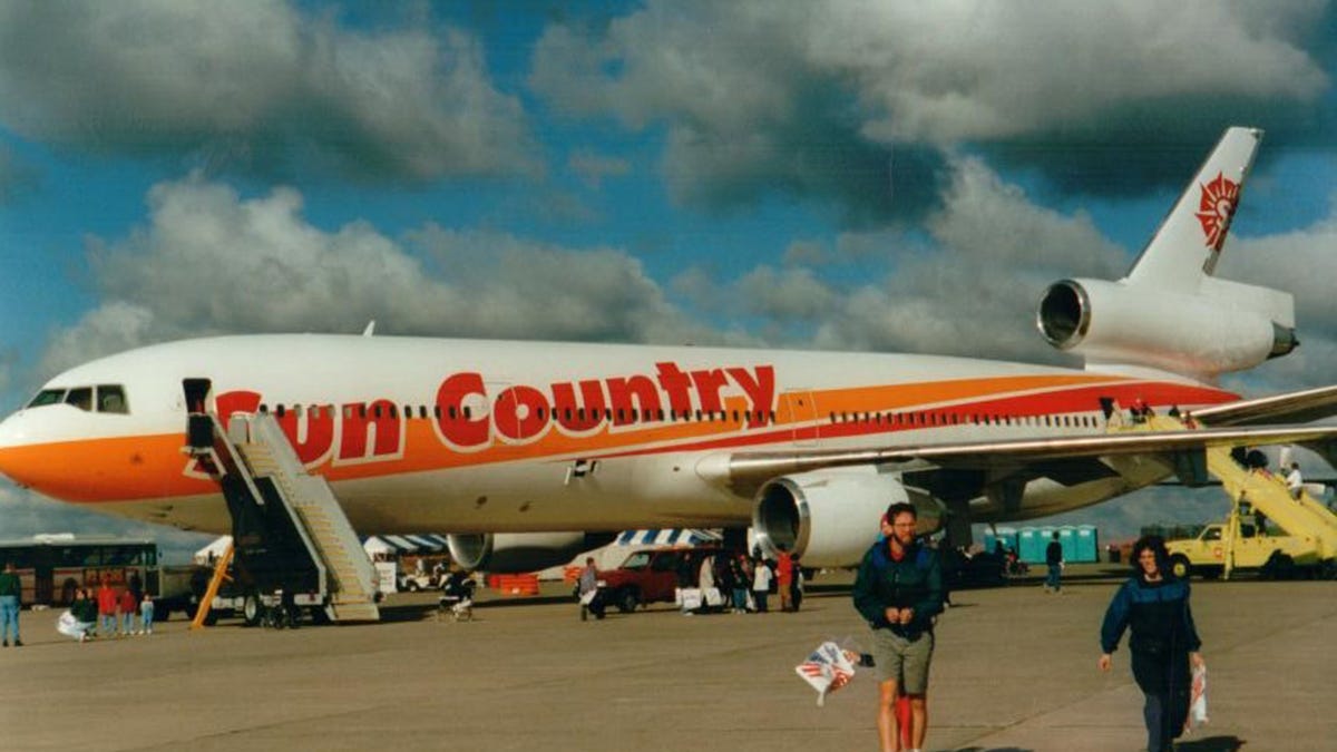 Sun Country celebrates 40 years at MSP with new decal on aircraft