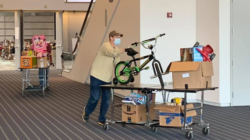 In 2020, Play It Forward did a virtual toy selection and contact free pickup