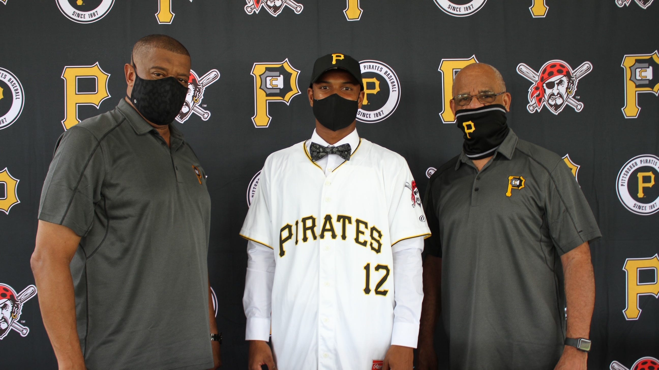 Pirates make splash, sign international prospect Polanco (not that one)