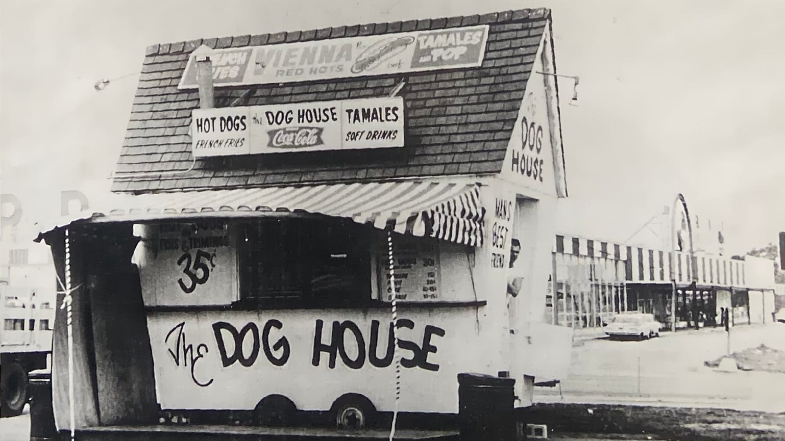 Portillo’s drive-thru will no longer accept cash, starting Monday